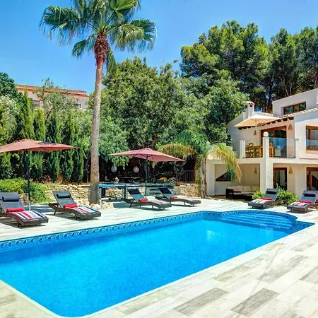 Villa Zamora By Villa Plus Villa