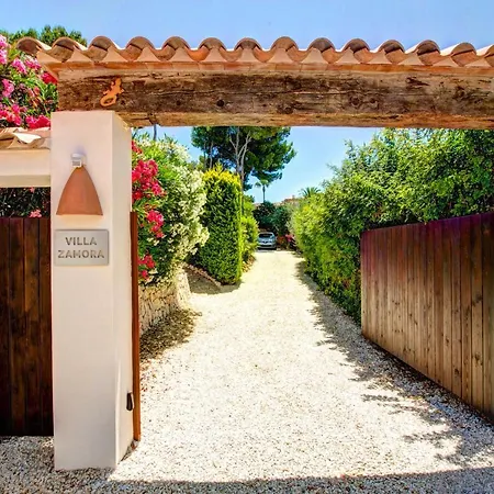 Villa Zamora By Villa Plus Villa